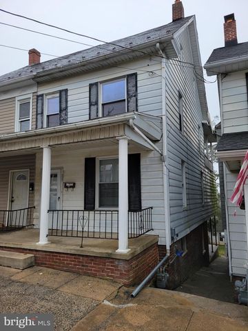 327 1st Ave, Red Lion, PA 17356