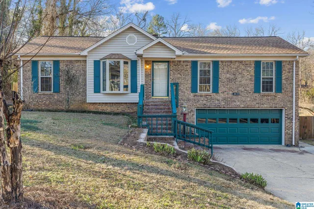 3034 Moonlight Ln, Fultondale, AL 35068