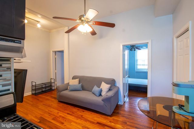1116 Pine St #2F, Philadelphia, PA 19107