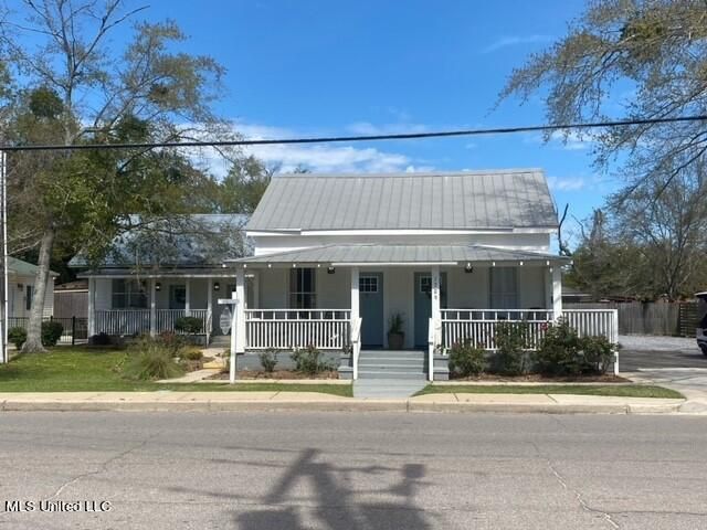1709 Government St, Ocean Springs, MS 39564