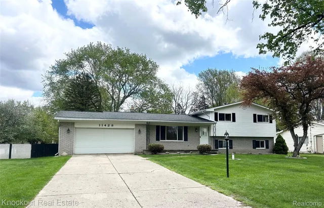 11428 Runnells Dr, Clio, MI 48420