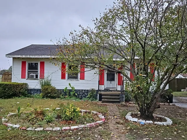 424 W  Ironbanks Rd, Charleston, MO 63834