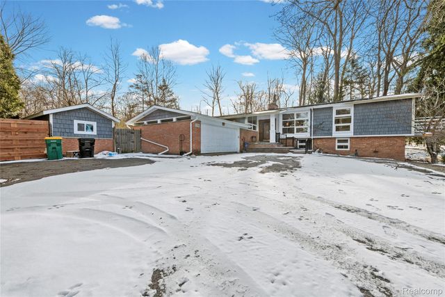 32998 Biddestone Ln, Farmington Hills, MI 48334