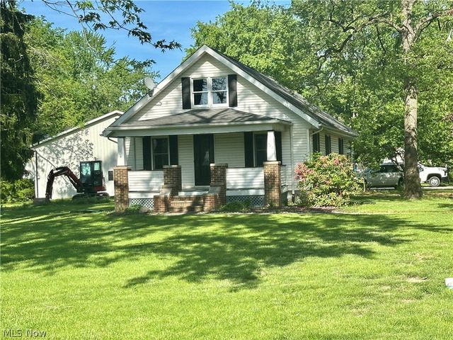 422 N  Center St, Lagrange, OH 44050
