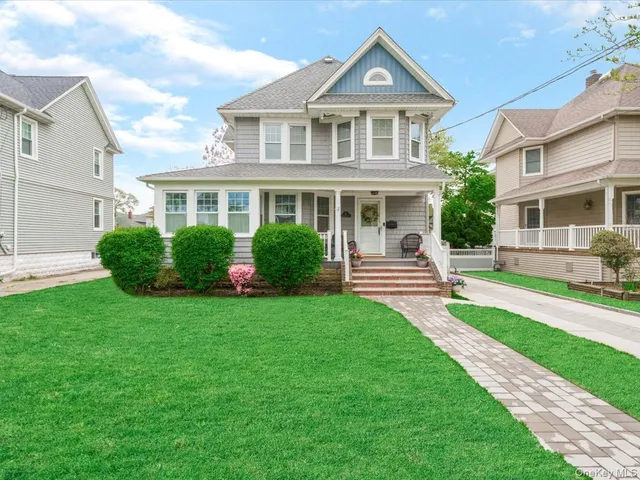 28 Union Place, Lynbrook, NY 11563