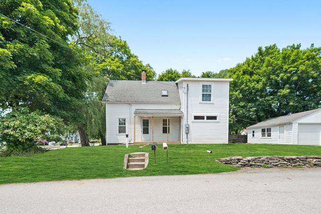 32 Quinebaug Rd, Dudley, MA 01571