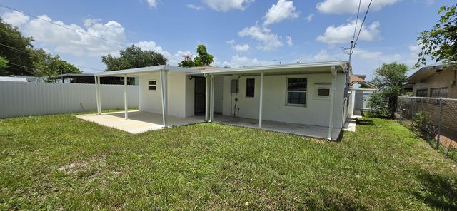 Dirección no revelada, Opa Locka, FL 33054