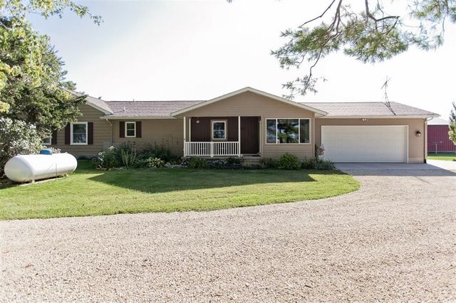 450 Gracey Rd, Springville, IA 52336