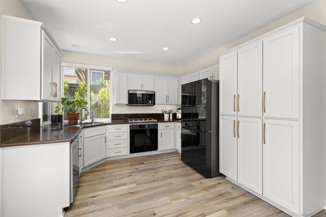 13737 Sorbonne Ct, San Diego, CA 92128
