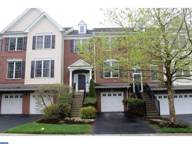 2372 Dorchester St W, Furlong, PA 18925