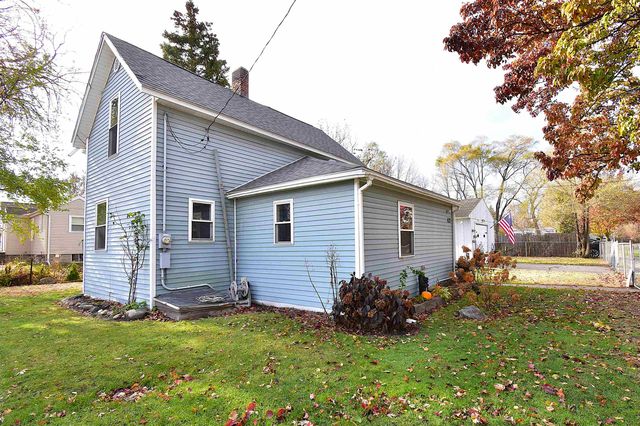 210 Villaire St, Essexville, MI 48732