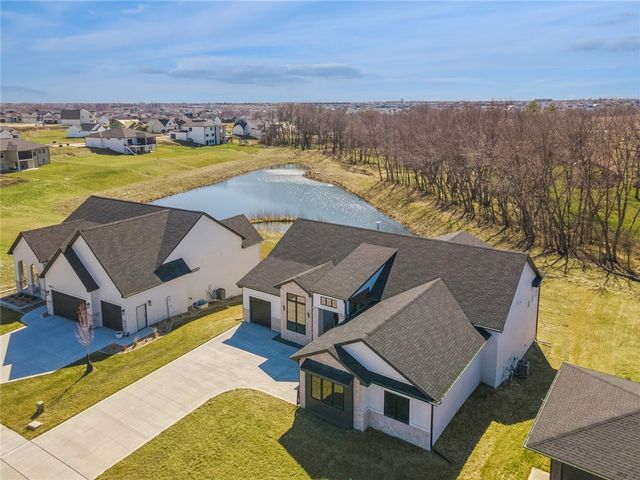 18316 Tanglewood Dr, Clive, IA 50325