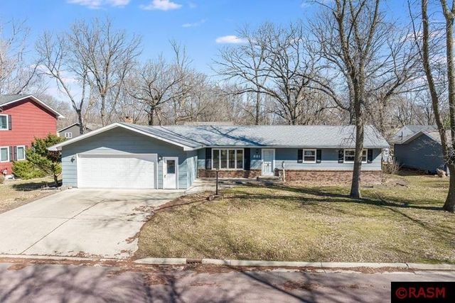 331 Tanglewood Ln, Blue Earth, MN 56013