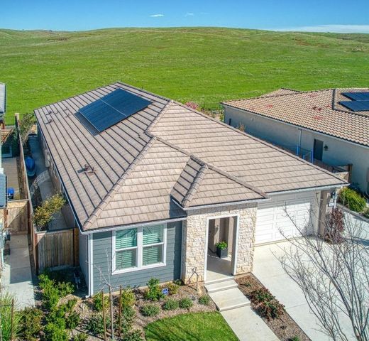 977 Little Canyon Dr, Madera, CA 93636