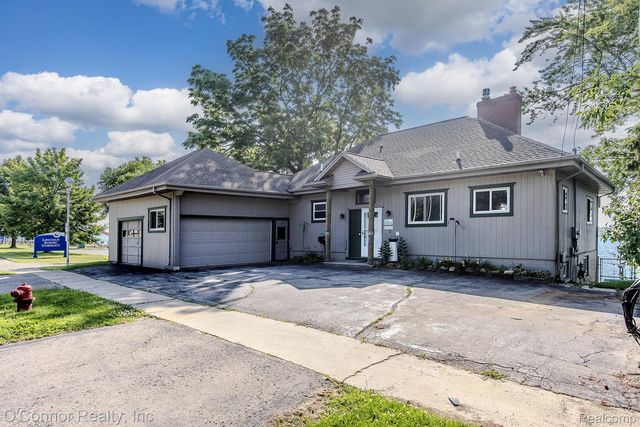 3800 Military St, Port Huron, MI 48060