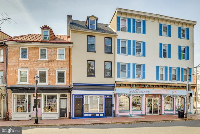 88 High St, Mount Holly, NJ 08060