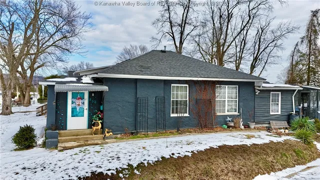 856 Stover St, Saint Albans, WV 25177