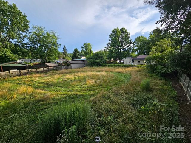 Allen Claire St, Hendersonville, NC 28739