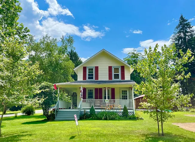 24 State St, Austin, PA 16720