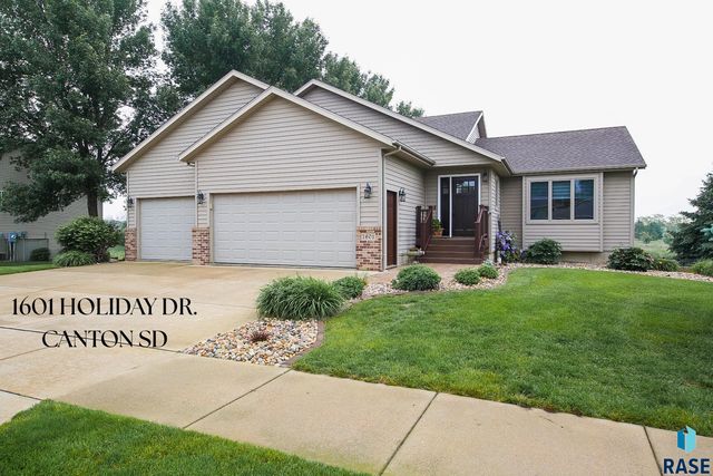 1601 Holiday Dr, Canton, SD 57013