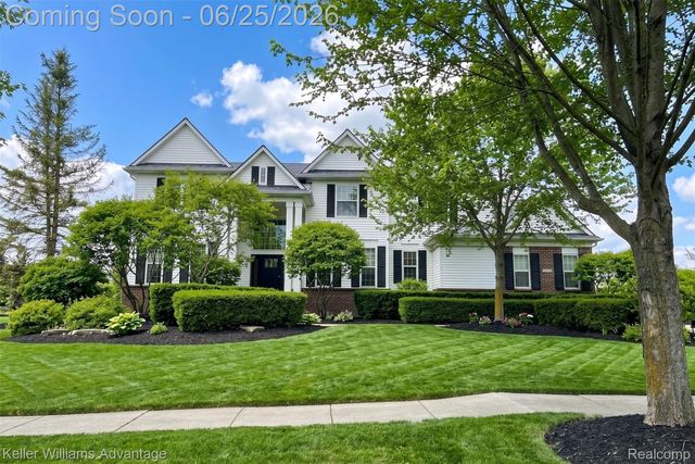 1270 Buckboard Cir, South Lyon, MI 48178