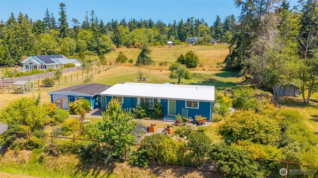 3547 Smugglers Cove Road, Greenbank, WA 98253