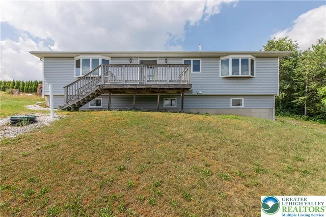 379 Golf Rd W, Tamaqua, PA 18252