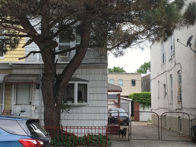 6842 78th St, Flushing, NY 11379