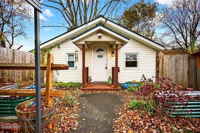 2553 3rd Avenue, Schenectady, NY 12303
