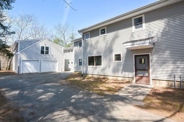 4 Mill Pond Rd, Walpole, MA 02081