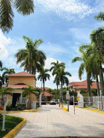 6960 SW 39th St #E102, Davie, FL 33314