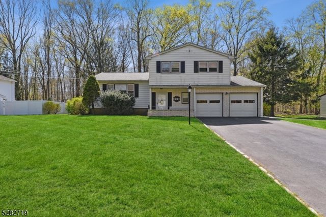 22 Westminster Dr, Parsippany, NJ 07054