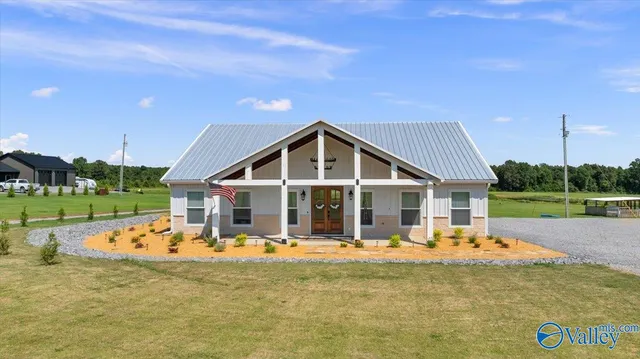518 Main St   N, Section, AL 35771