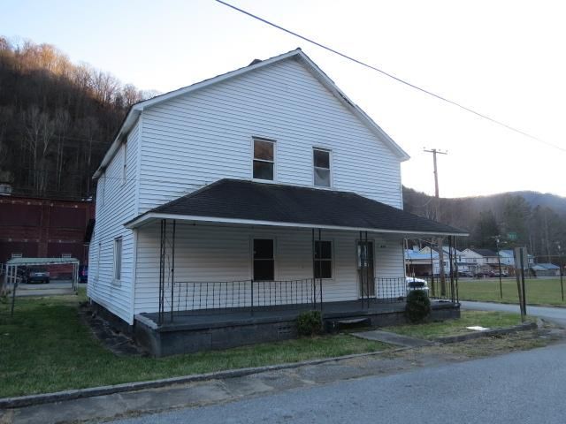 477 1st St, Lynch, KY 40855