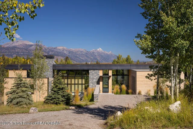 5135 Eagle Rd, Wilson, WY 83014