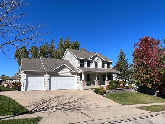 818 Snowbird Dr, Red Wing, MN 55066