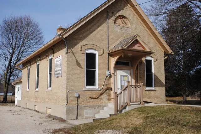 W4614 Potter ROAD, Elkhorn, WI 53121