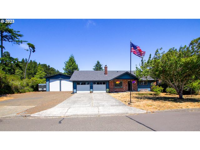 2221 20th St, Florence, OR 97439