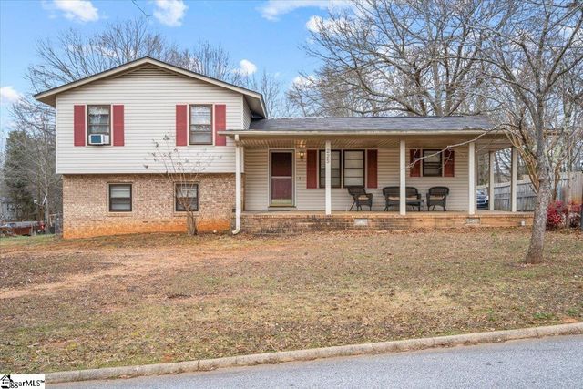 225 W  Yellow Wood Dr, Simpsonville, SC 29680