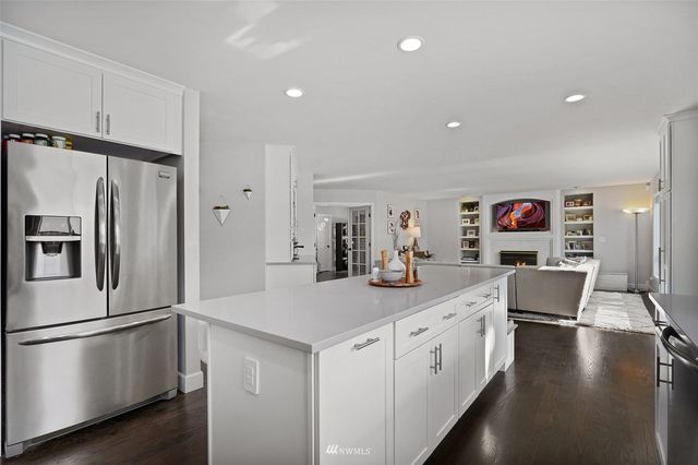 925 271st Ave SE, Sammamish, WA 98075