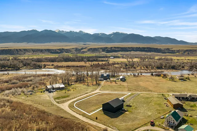 17 Stone Rd, Silver Star, MT 59751