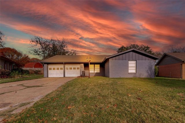 2931 Lawrence St, Irving, TX 75061