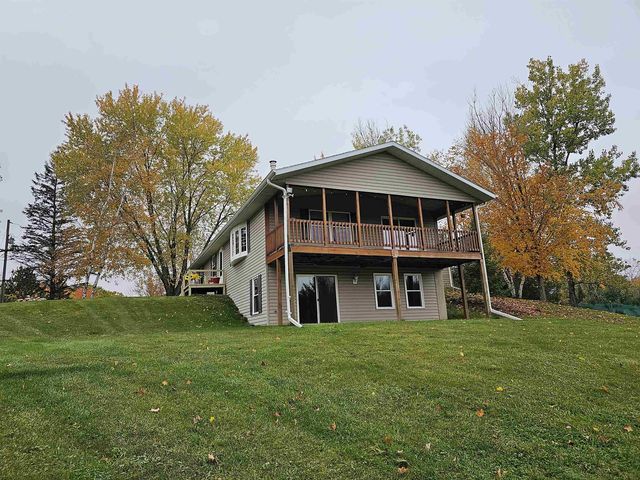 E928 S  River Rd, Iola, WI 54945