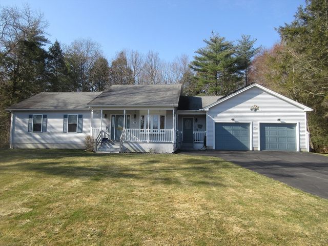 28 Meadow Pond Rd, Belchertown, MA 01007