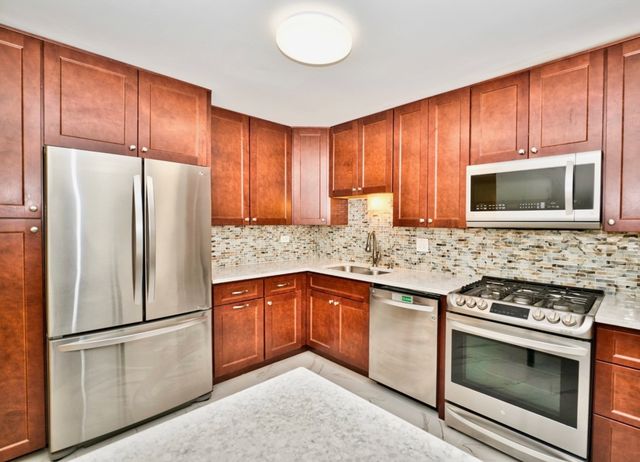 1206 E  Fairview St #103, Arlington Heights, IL 60005