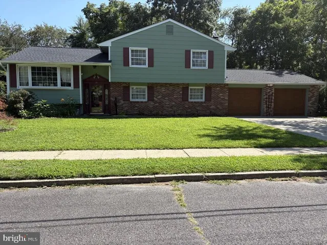 10 Dartmouth Dr, Atco, NJ 08004