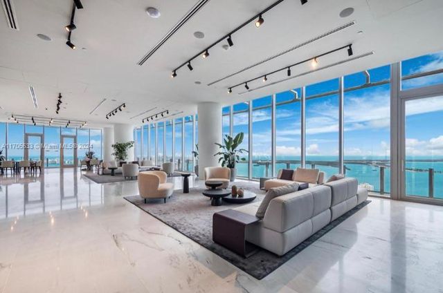300 S  Biscayne Blvd #4509, Miami, FL 33131
