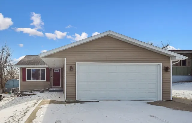 57 33rd Ave SW, Cedar Rapids, IA 52404