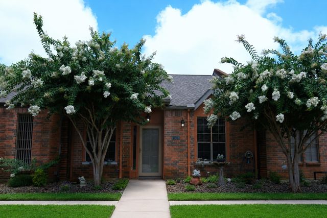 107 Manor Pl #1, Lake Jackson, TX 77566