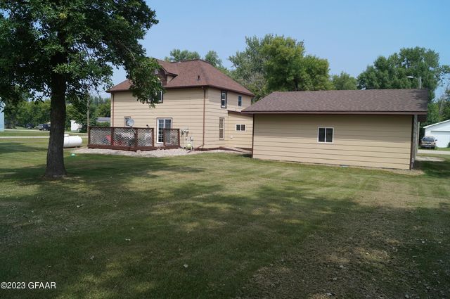 304 Kelly Ave S, Crary, ND 58327